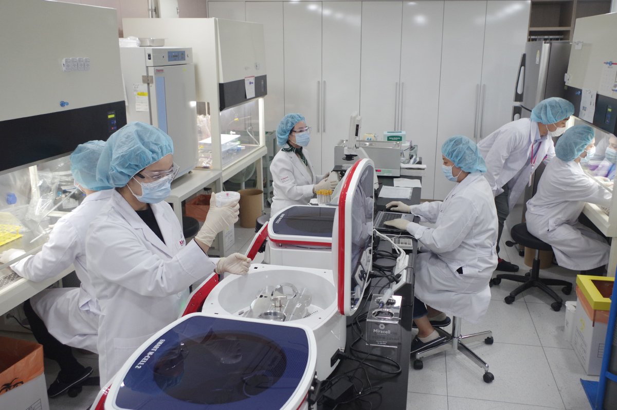 laboratory_slide_img01