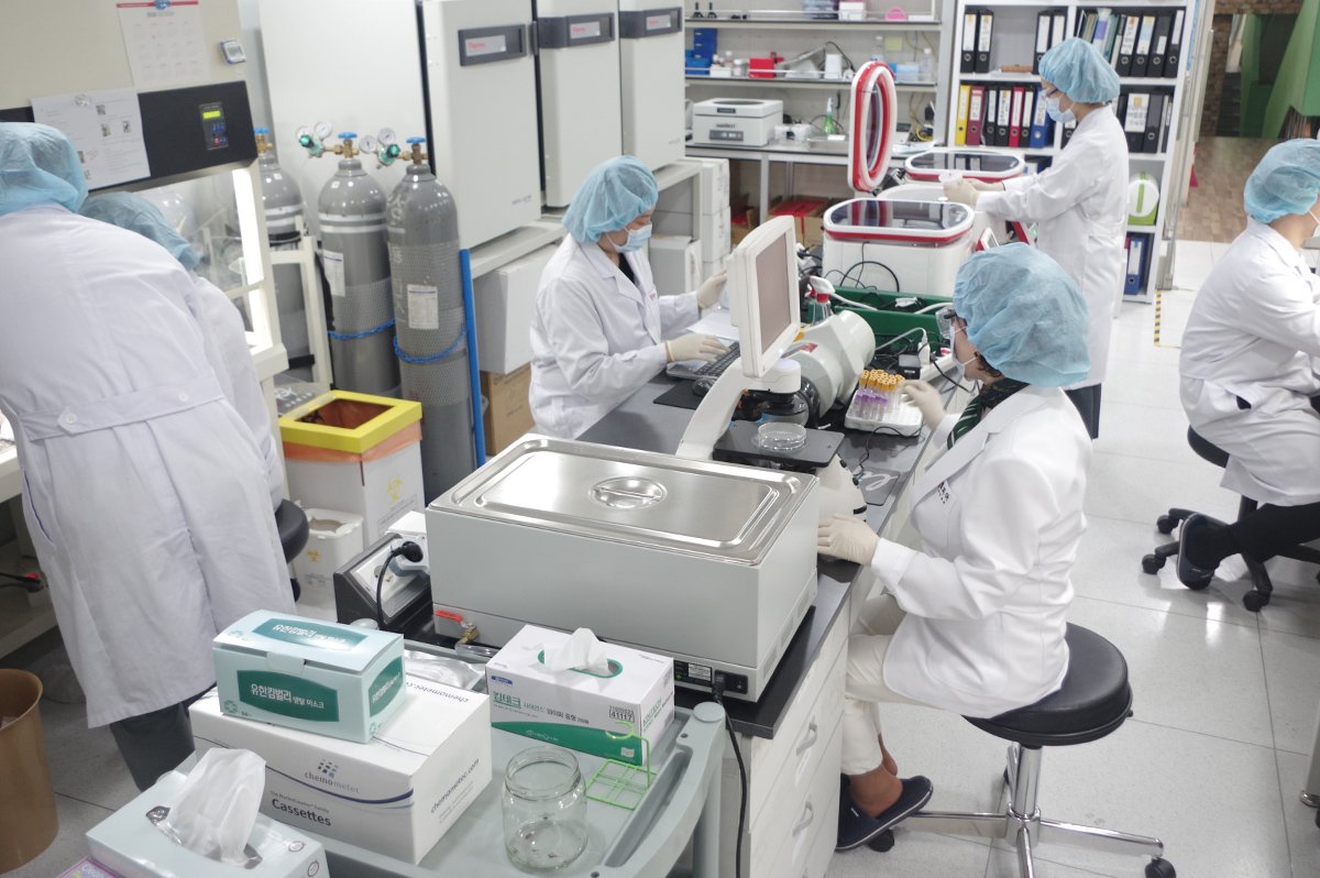 laboratory_slide_img02